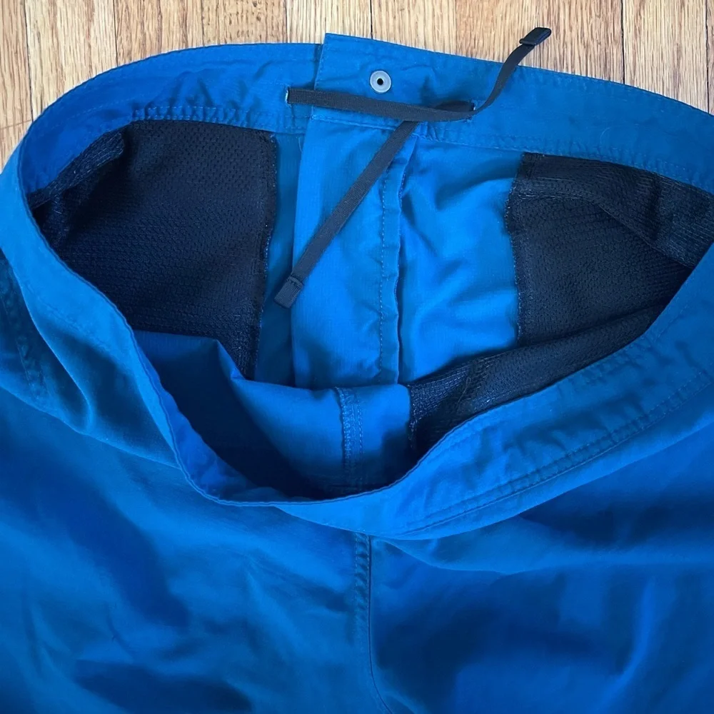 Mountain Hardwear Men’s 30 Blue Athletic Shorts
